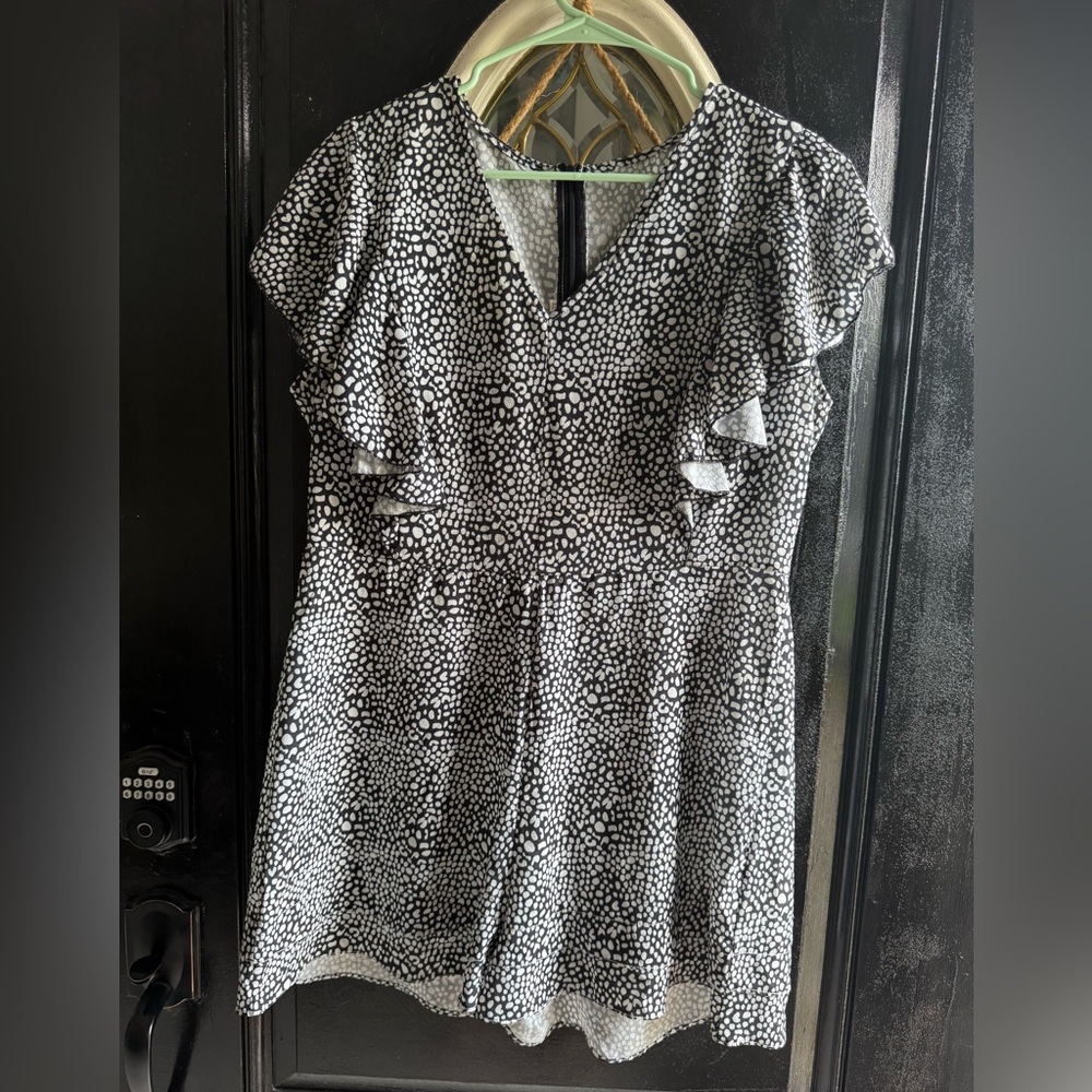 Black and White Women's romper xl
